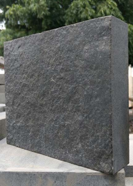 270-435X607_INTERIOR-RIGHT-Acadian-Black